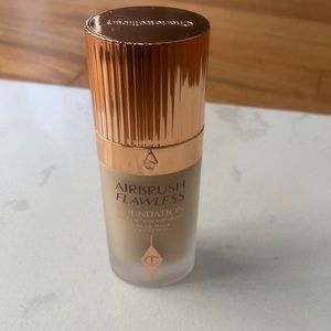 Charlotte Tilbury Airbrush Flawless Foundation 4 Neutral